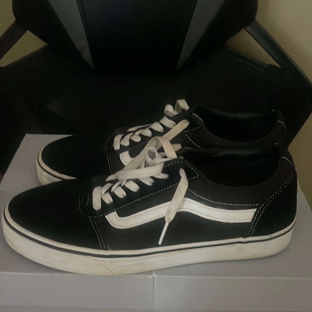 Vans ‘black and white’